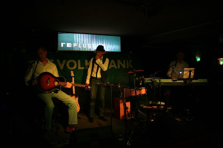 2008-11-28 M3_live at replugged 004.jpg
